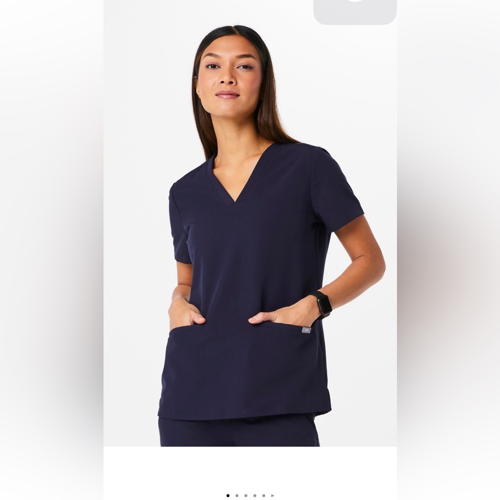 FIGS casma scrub top- NAVY